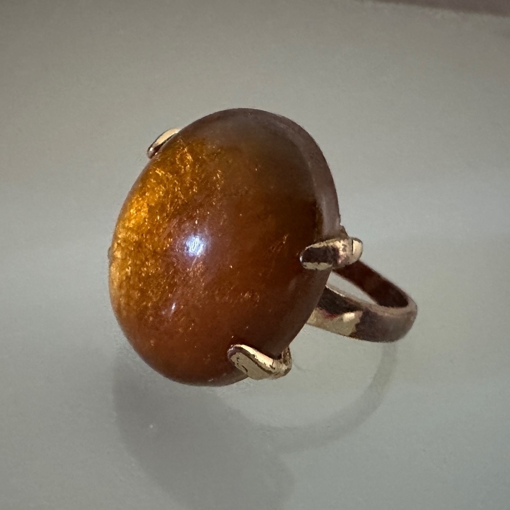 Elegant Gold-Tone Statement Ring - Picture 3 of 4
